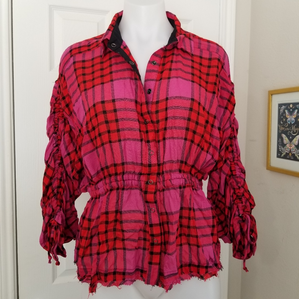 Free People Red & Pink Plaid Shirt XS NWT Adjustable Cinch Waist Arms Frayed Hem - Picture 2 of 15